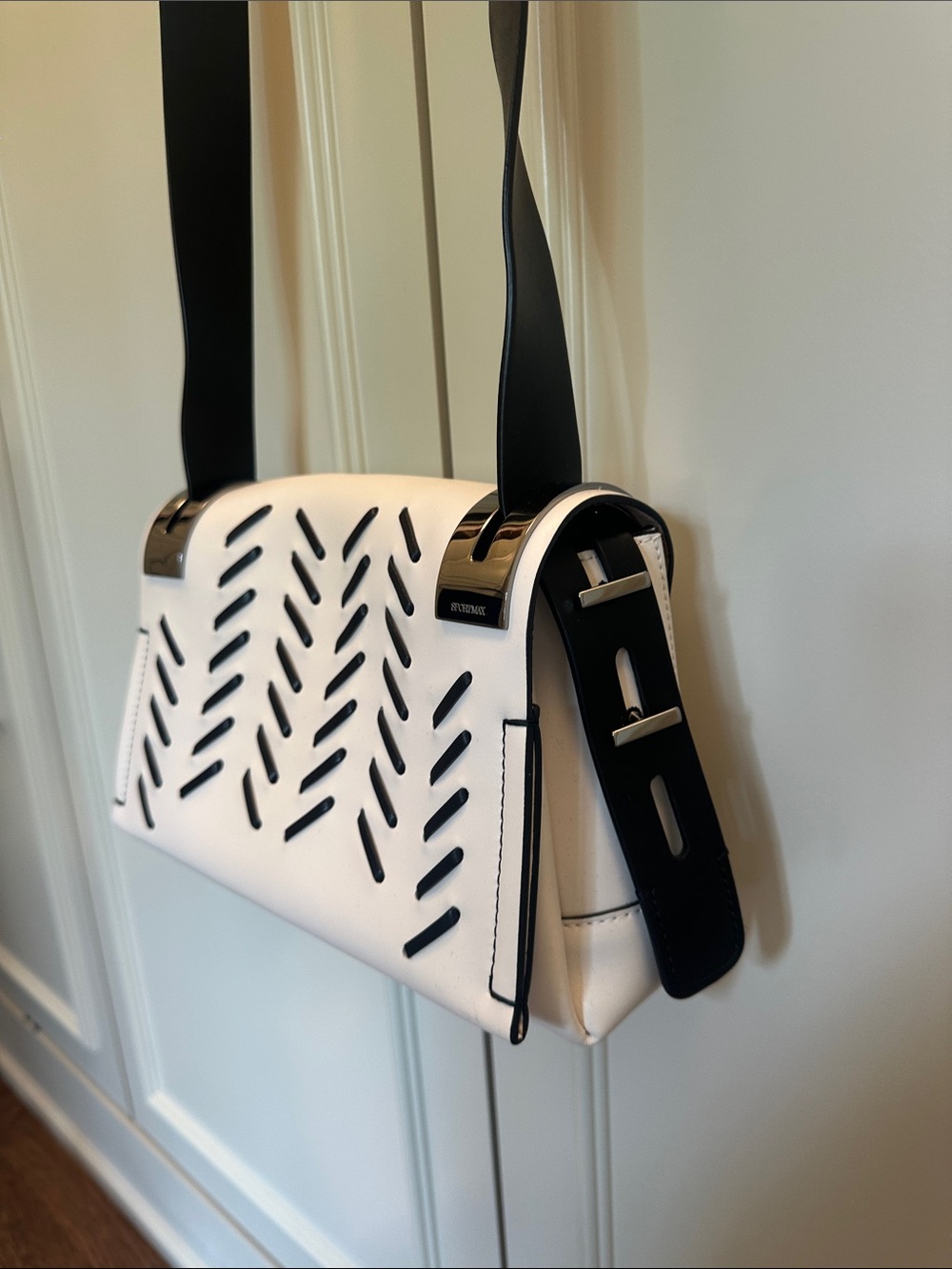 Sportmax White Crossbody Bag with Black Strap - Picture 3 of 9
